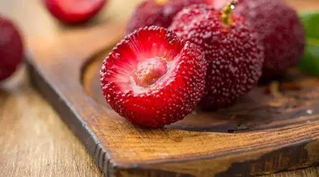 杨梅上市季放心大胆吃,杨梅有虫子吃不死人