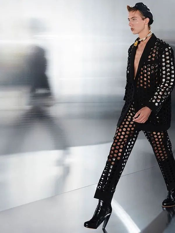 周雨彤泪沟神器,周雨彤的泪沟神器