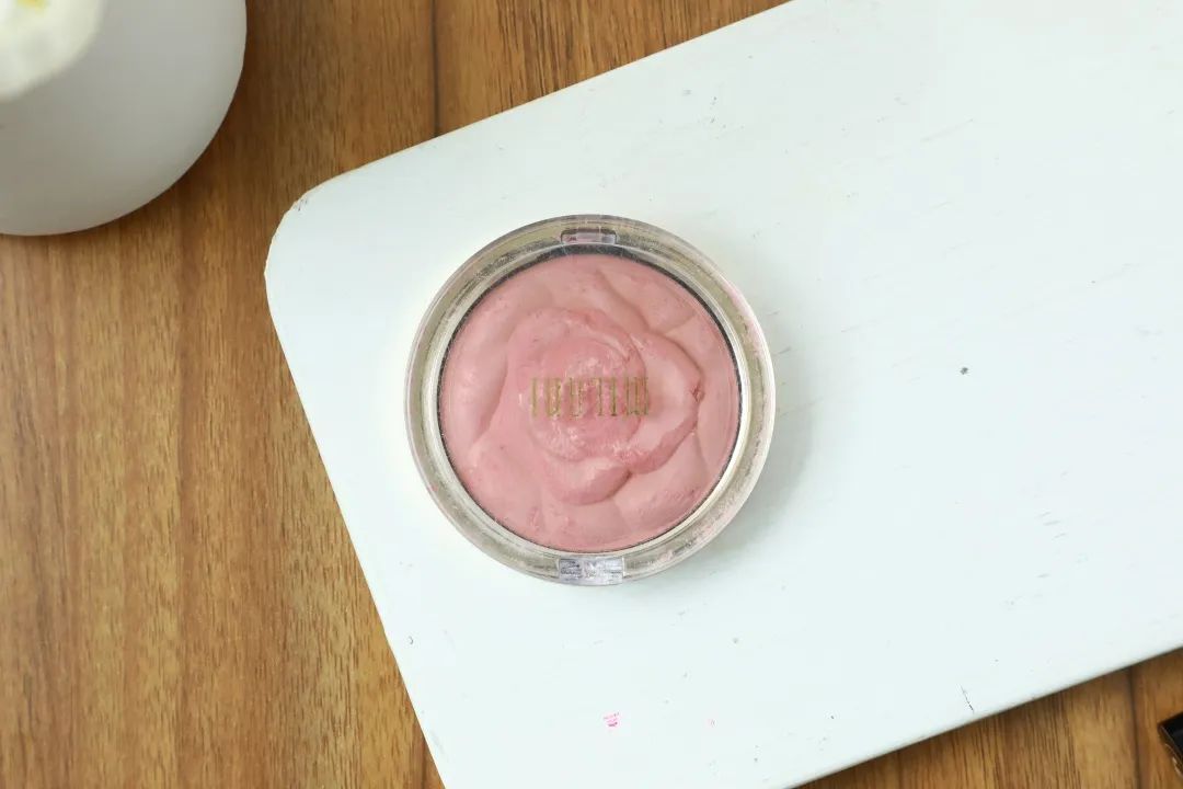 周雨彤泪沟神器,周雨彤的泪沟神器