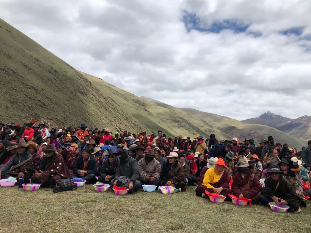 甘孜县寓教惠民“套餐”送到海拔4500米虫草山上