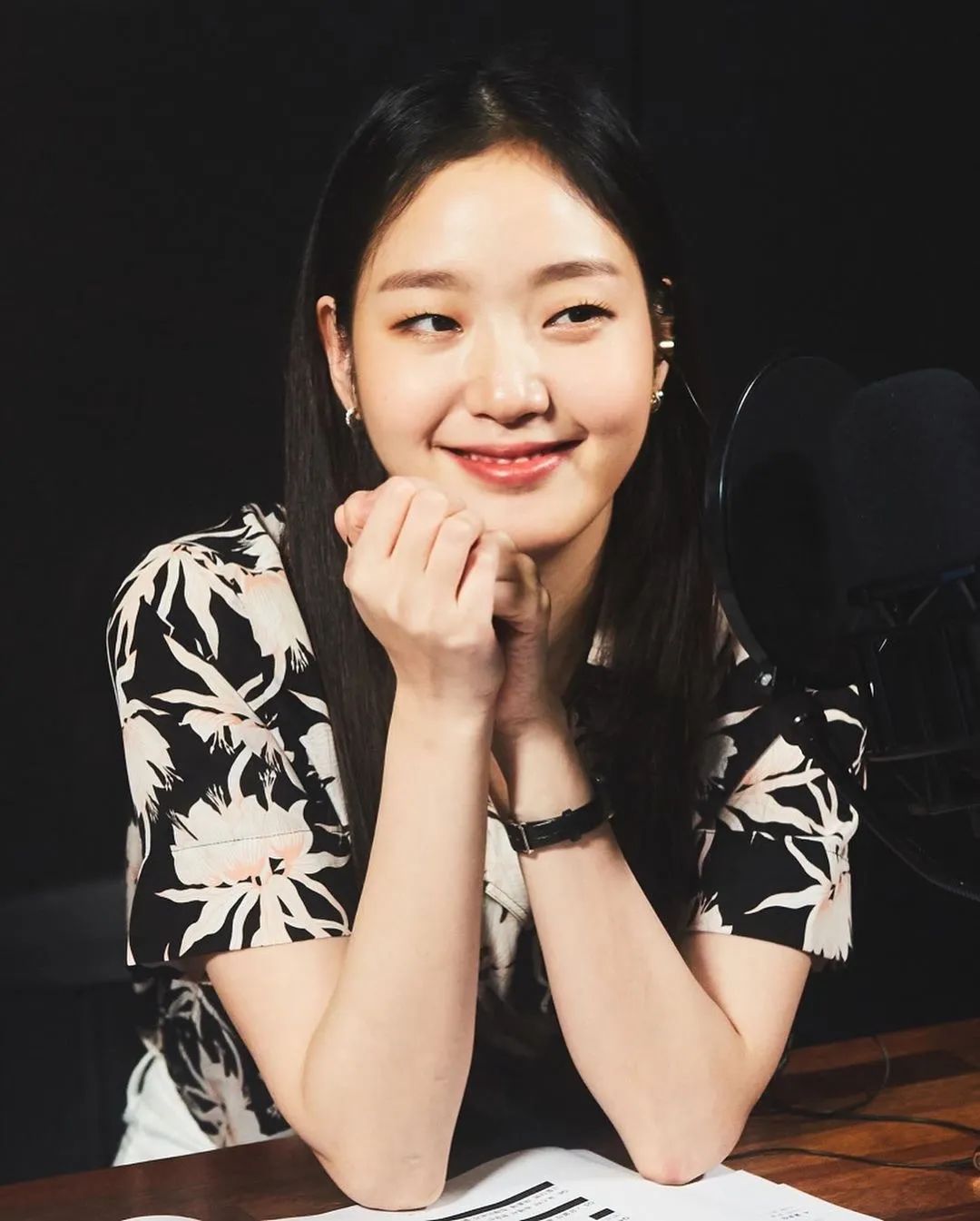 开完双眼皮为什么要往上看,开过的双眼皮可以再埋线吗