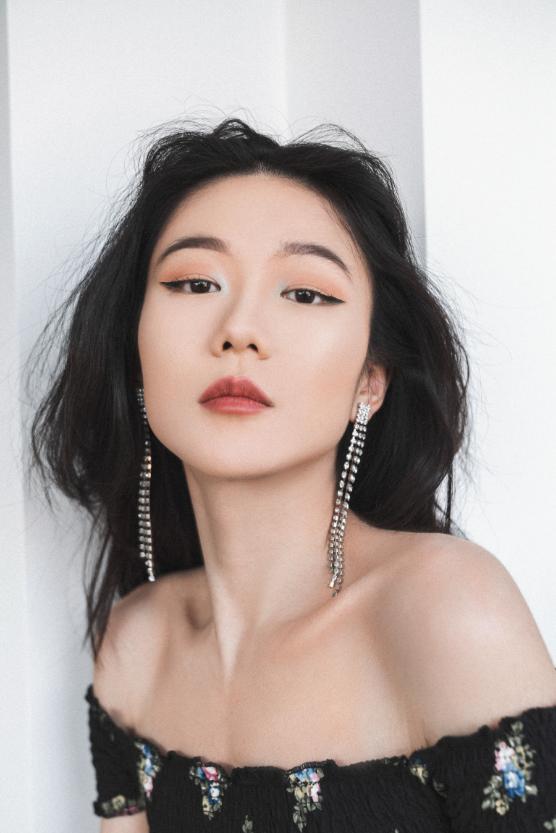 开完双眼皮为什么要往上看,开过的双眼皮可以再埋线吗