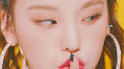 变双眼皮半个月后回到单眼皮,双眼皮怎么临时变成单眼皮