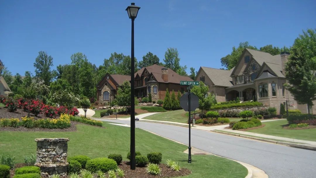 黑人学者深入“美国最白社区”，得出的结果让人后怕|远读重洋