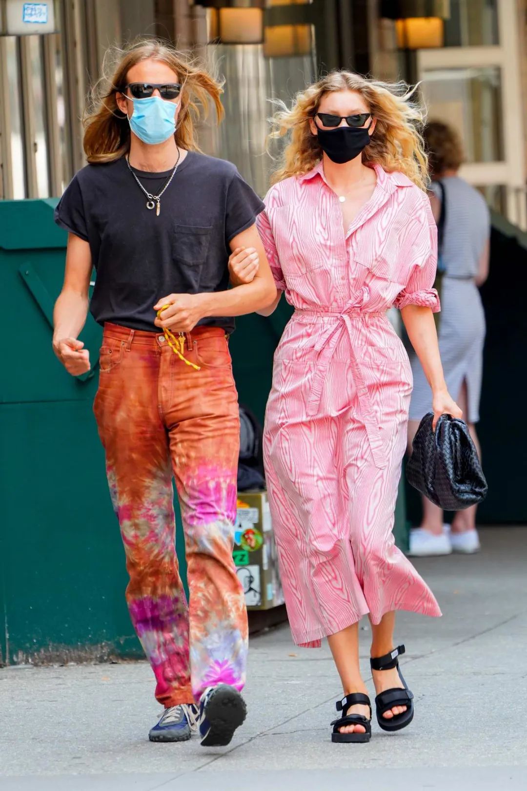 戚薇杨颖撞衫,戚薇撞衫江疏影