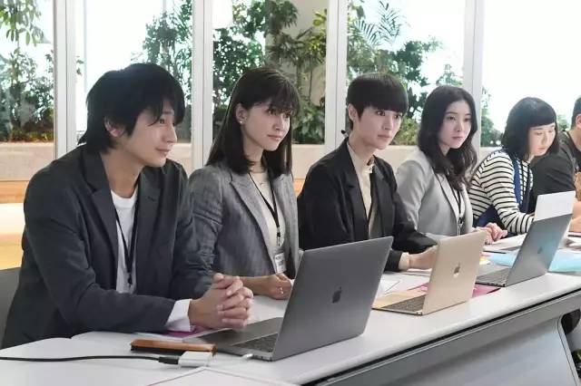 骞磋柂鐧句竾琚埗姣嶇湅涓嶈捣,鐖舵瘝鐪奸噷骞磋柂鐧句竾涔熶笉濡傚叕鍔″憳