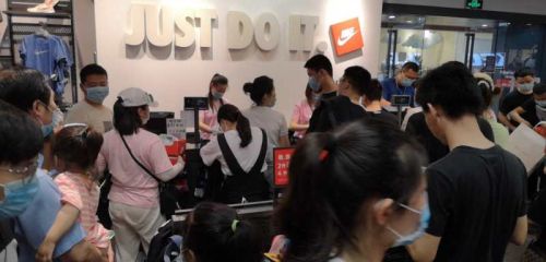 政府发券，商家送福利，联盛奥莱教你这么玩