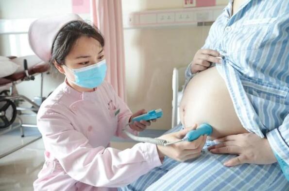 双胞胎兄弟年龄差多大,双胞胎兄弟相差10岁