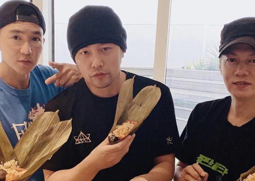 周杰伦再次翻牌粉丝,周杰伦深夜晒图高情商回复粉丝