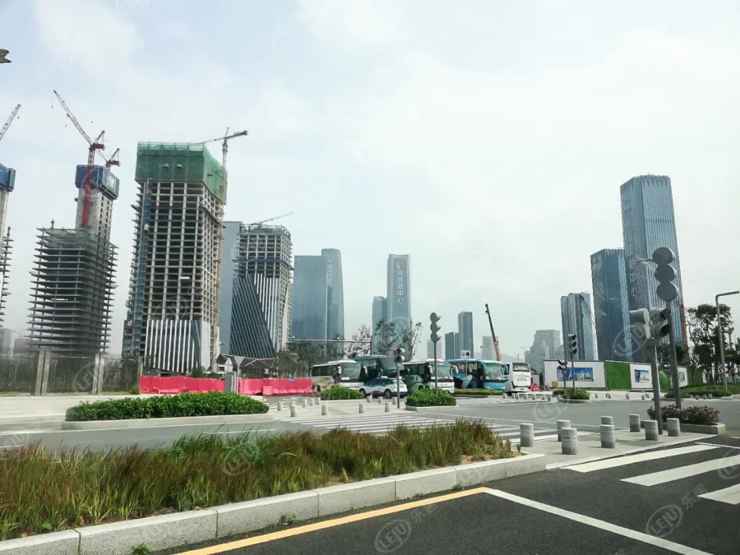 实探楼盘工程进度,实探现房改善楼盘