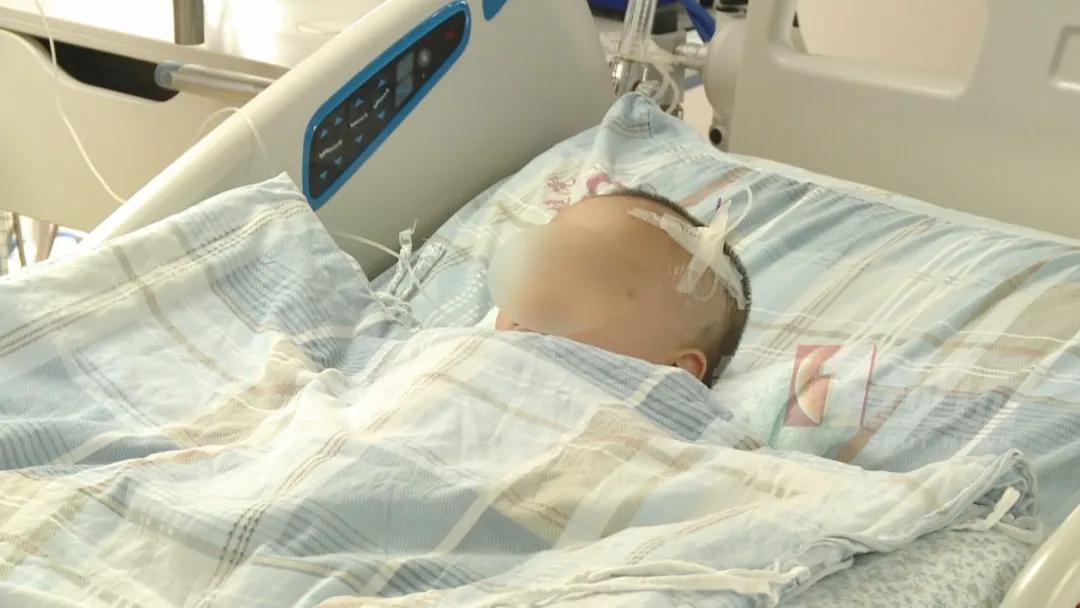 孩子手指被门夹伤怎么赔偿,孩子手指被小区自动门夹断