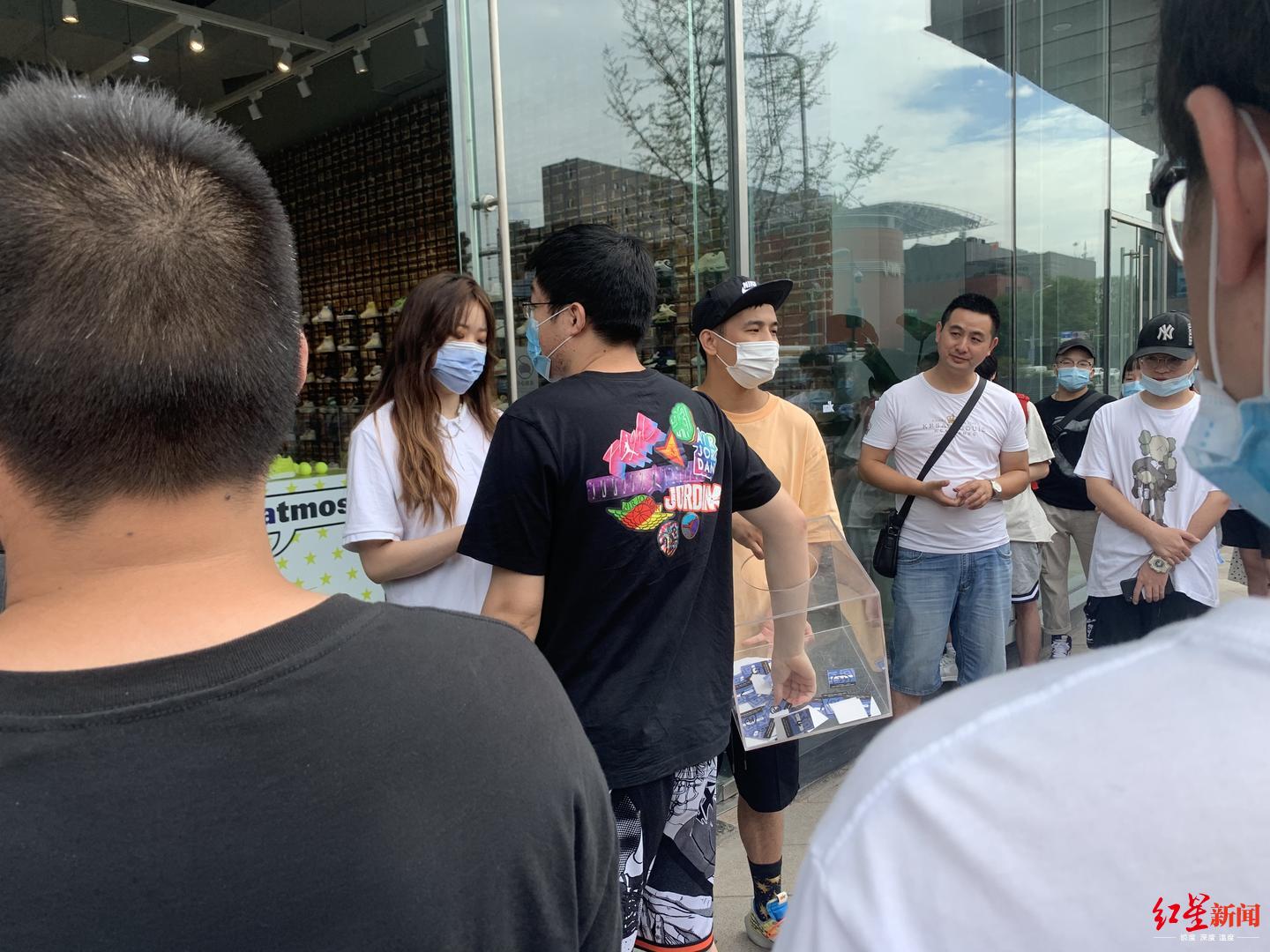 穿指定品牌鞋款才有资格买AJ球鞋是仪式感还是消费歧视？店方这么说……