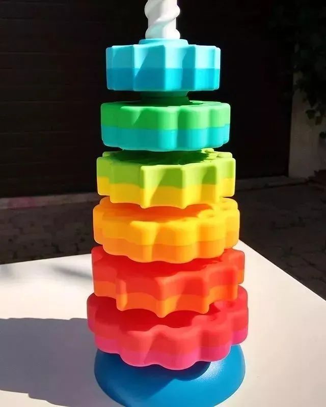 不吵不闹一切为了孩子过日子,不吵不闹一个人玩