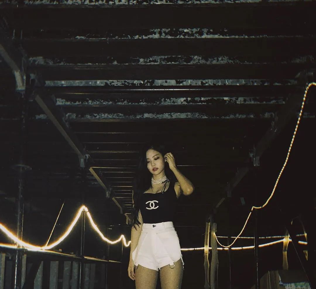 夏日泳装别致,海边浪漫泳衣