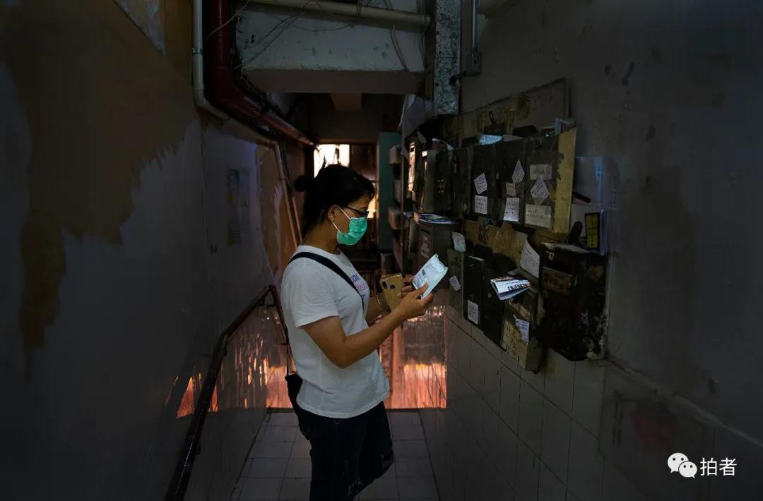 香港单亲妈妈住8平方劏房,香港深水埗劏房单亲妈妈