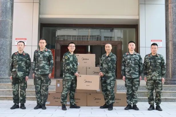 高原官兵收到暖心礼包,机关干部大礼包