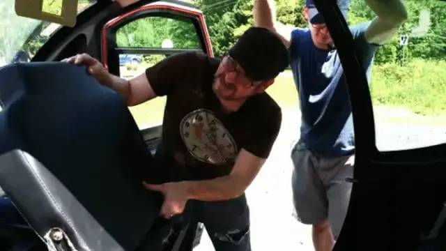 老外买世界上最便宜的车,老外购买世界上最便宜的车