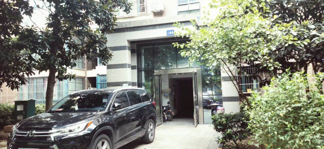 地段很好质量不好的房子,地段好配套全还是现房