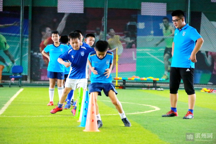 钃濈考瓒崇悆瀛︽牎,灞变笢閭瑰钩钃濈考瓒崇悆瀛︽牎