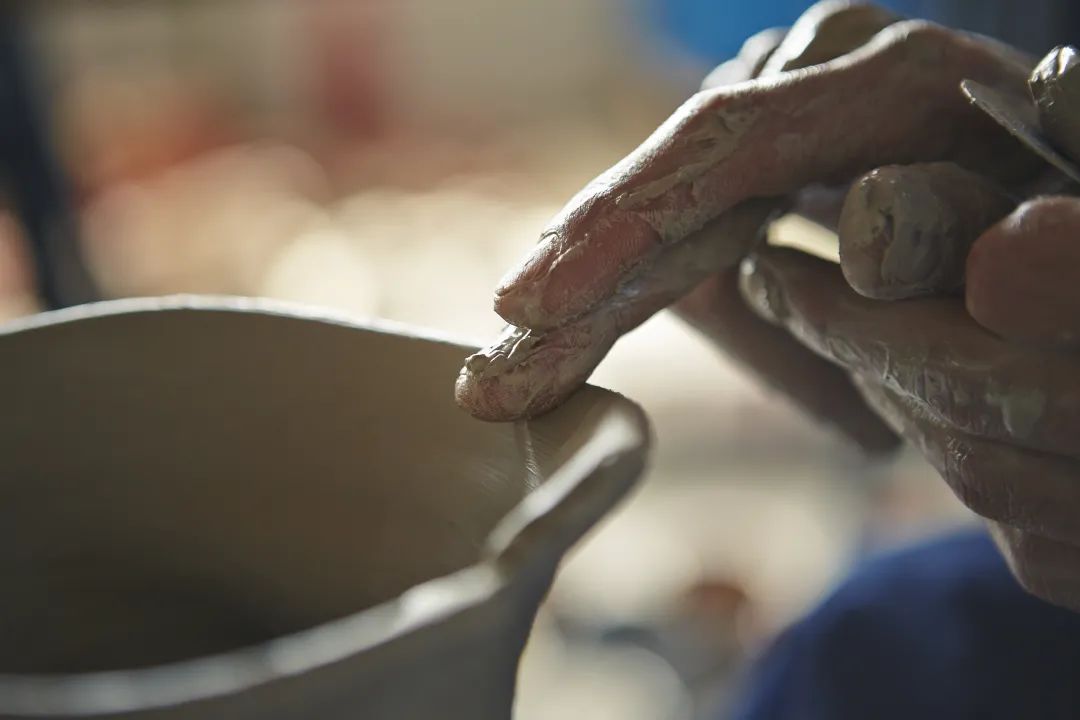 桑田卓郎：一只日式茶碗的爆裂与重构