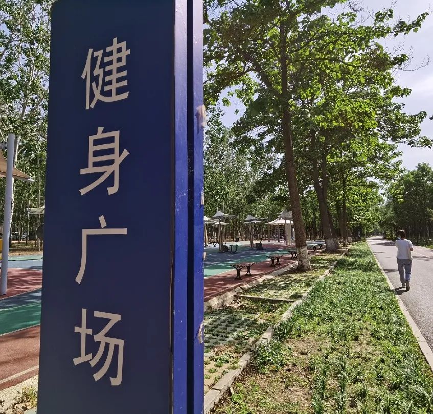 漫游古城享受惬意时光,感受大自然的气息和美景逛新城