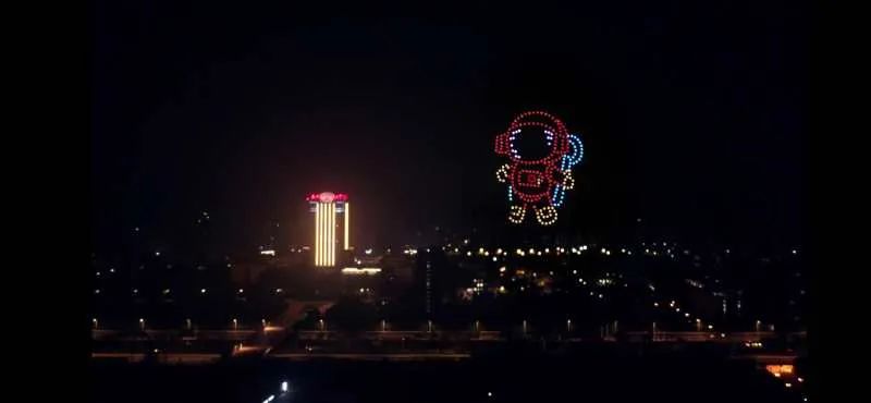 300架无人机闪耀南京航空航天大学上空！“云”端助农，微爱启“航”