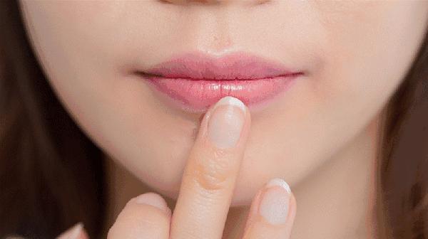 小蜜缇润唇膏滋润,淡化唇纹小蜜罐润唇膏