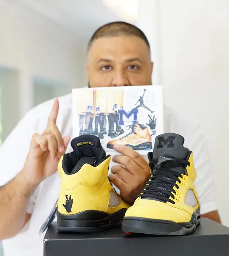 侃爷aj联名款,侃爷穿yeezy篮球鞋