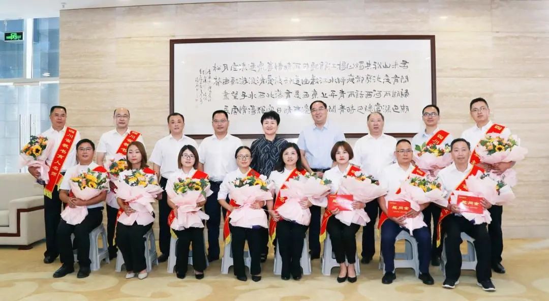 看望慰问优秀教师的代表,慰问优秀教师