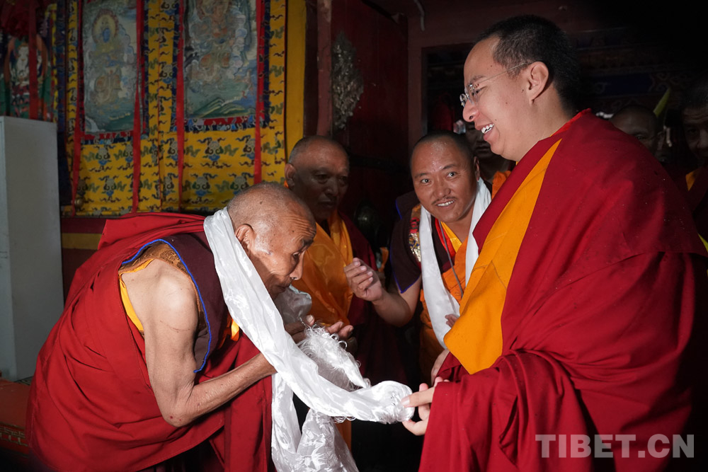 感恩最好的方式是过好今生的幸福生活十一世班禅寄语林芝村民