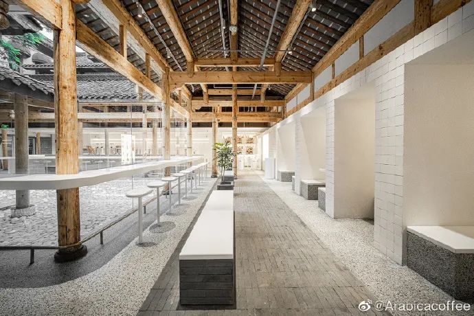 凭借一家%Arabica门店获得2020建筑界奥斯卡大奖，青山周平这次又出手了