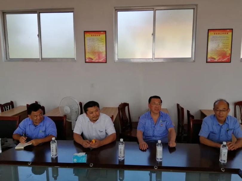 设施农业扶贫助力精准脱贫,精准扶贫为贫困户送化肥