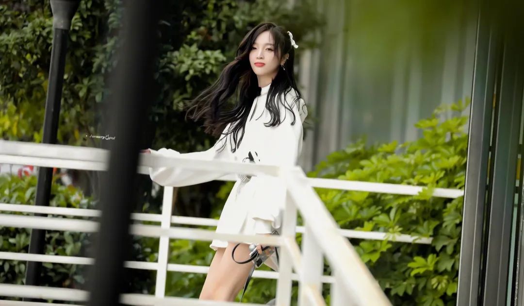 最新秋季穿搭攻略一件卫衣就够了,初秋穿搭秋冬卫衣