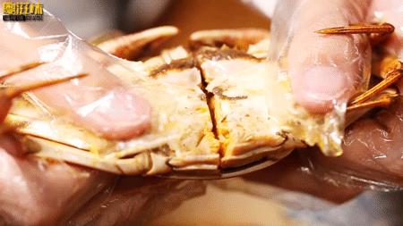 就为这①口，吃一只肥蟹比喝一杯奶茶还便宜
