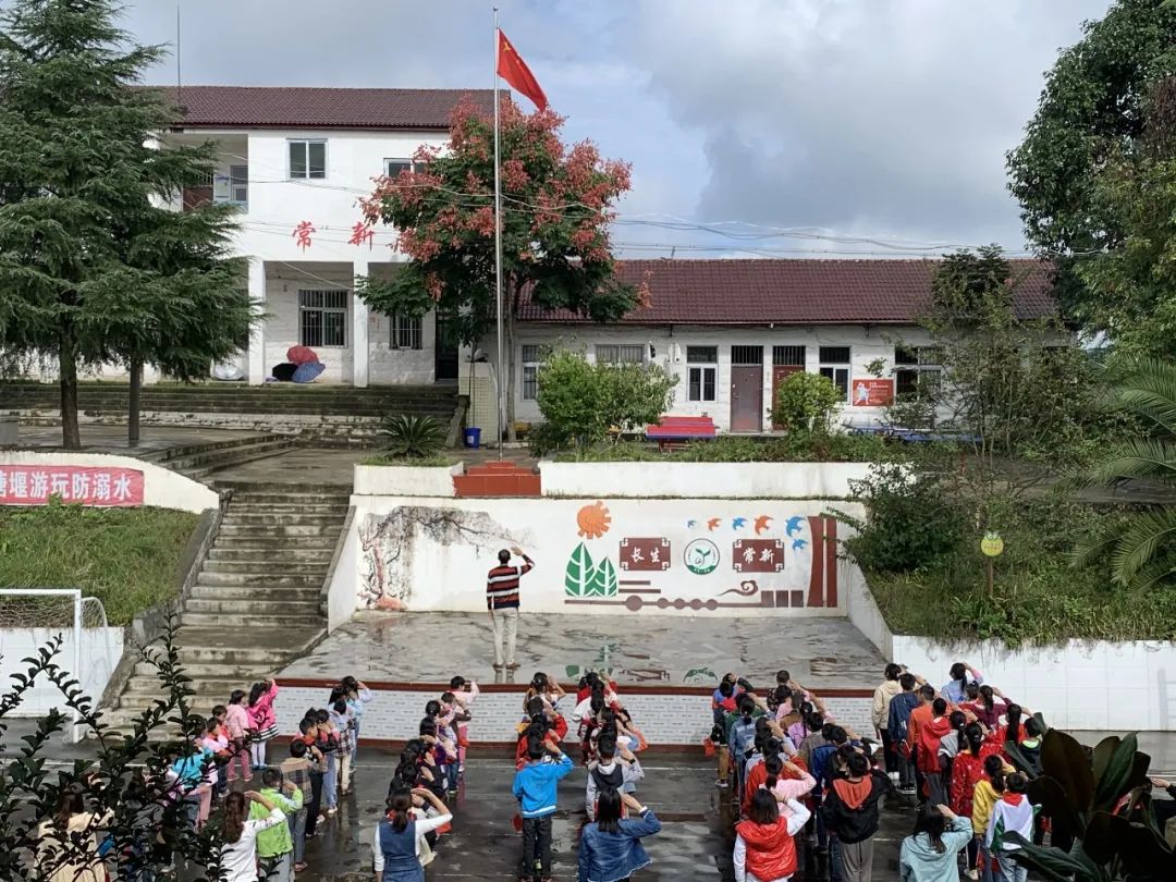 请跟我一起向祖国表白,深情的向祖国表白