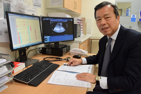 关达智：英国第一位华人肾科专家的成长史