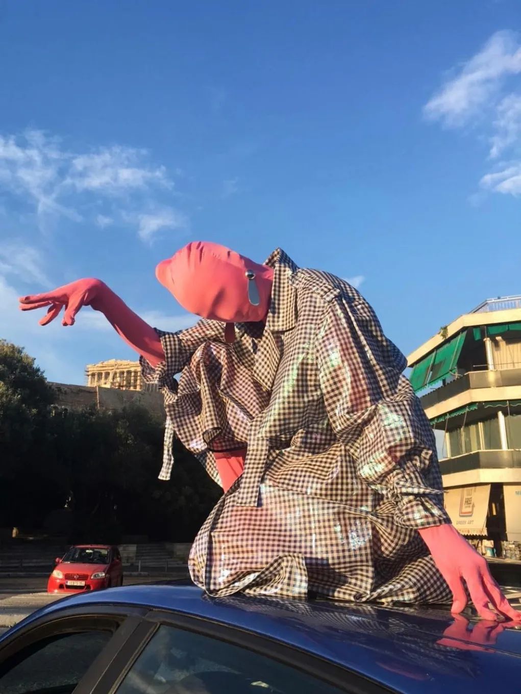 连吴赫都偏爱的「面具」,原来早就成为时装秀场的常客