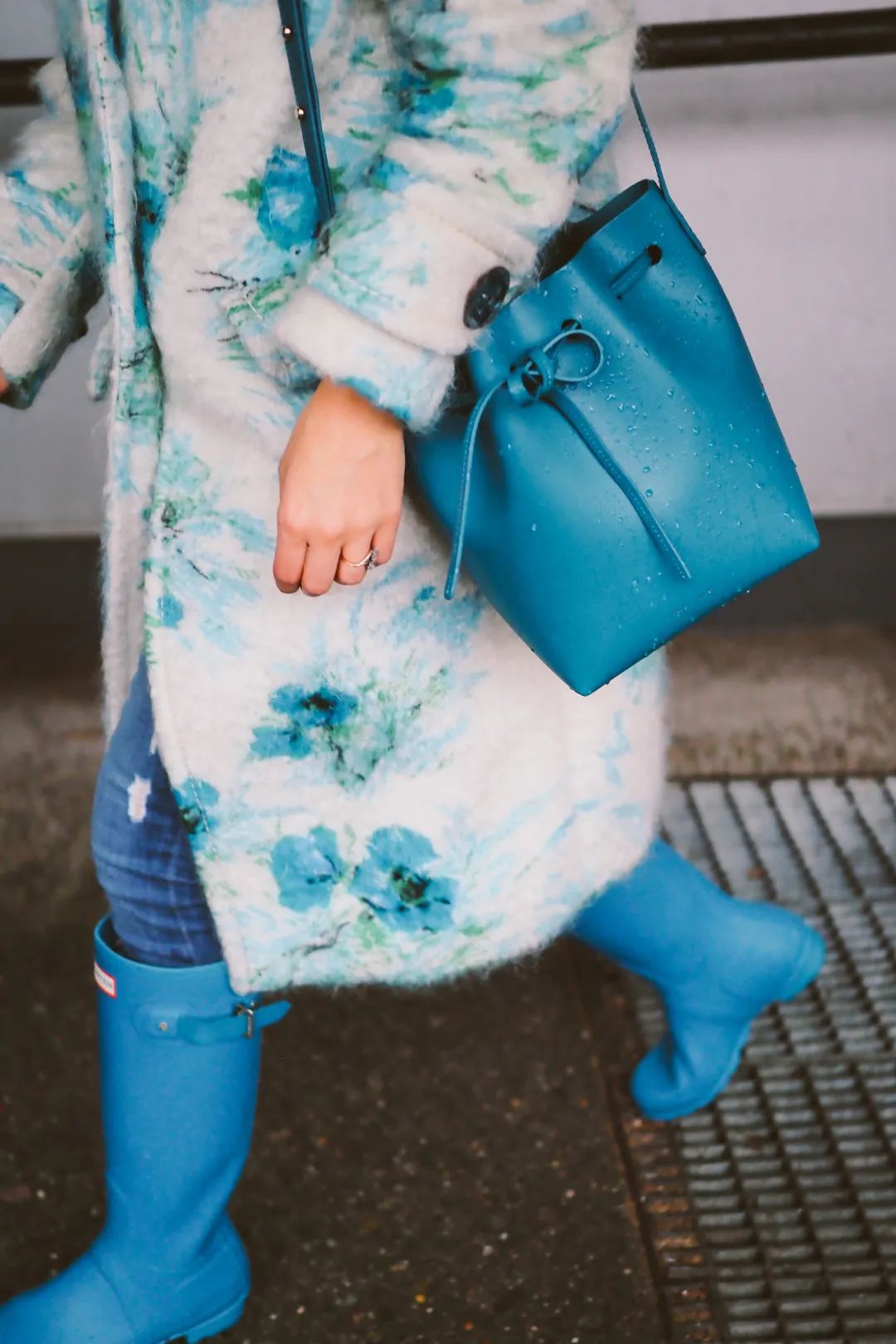 同样的预算买二手车还是新车,爆款靴子和小众靴哪个好