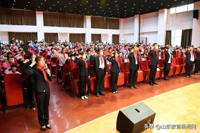 高举团旗跟党走黑板报,高举团旗跟党走主题板报