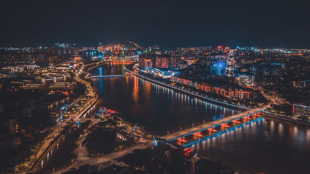 这座绝色山城，藏了一个烟火人间！