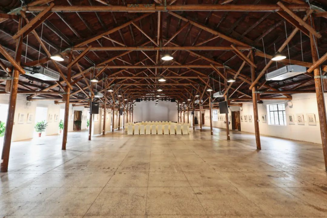 篮球场绿茵场,虹口足球场附近有篮球场