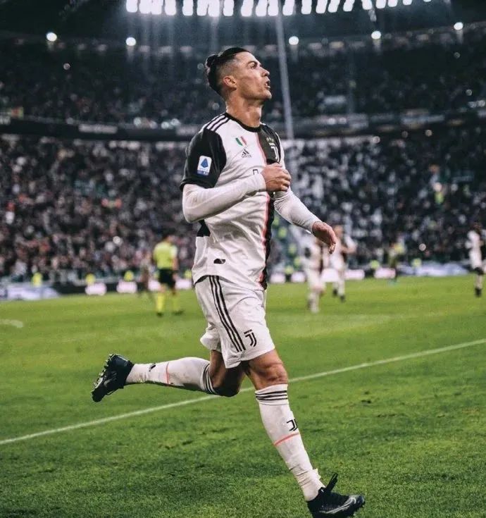 张雨绮乘风破浪初舞台采访,张雨绮唱走音