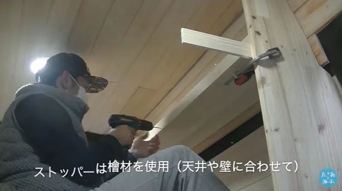 女生把破面包车改装成房车,女生把面包车改造成房车
