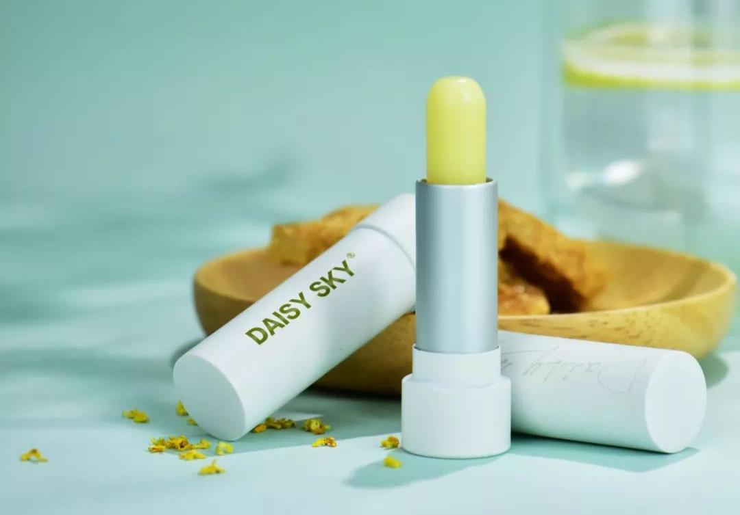 不合格的润唇膏致癌,唇膏选不对有致癌风险