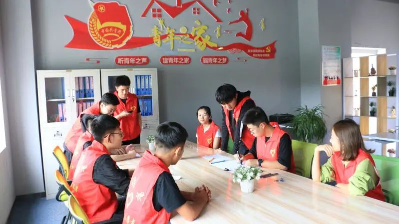 青年之家揭牌凝聚青春力量,凝聚青春力量服务乡村振兴