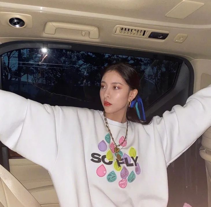 卫衣无帽赵露思,卫衣赵露思