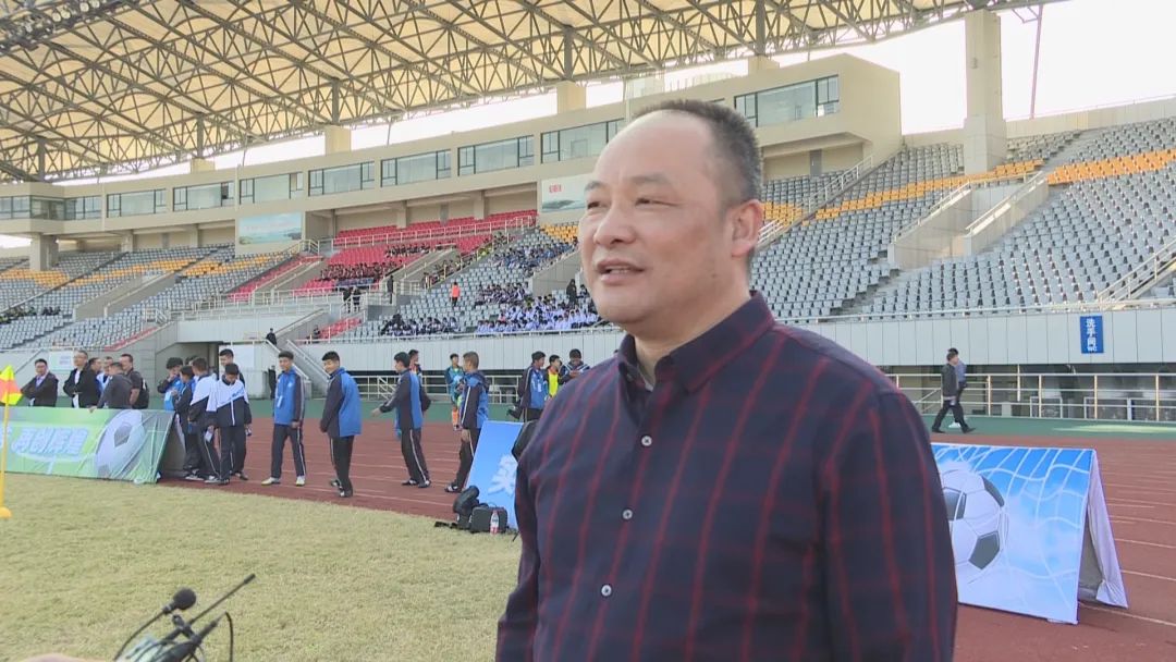 来看看足球球星的照片,来看看丽水球场上都有什么鞋