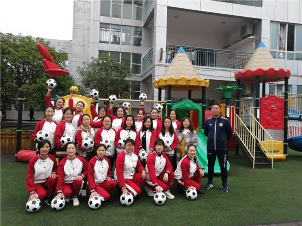 幼儿园特色足球活动,乡村幼儿园足球特色活动展示