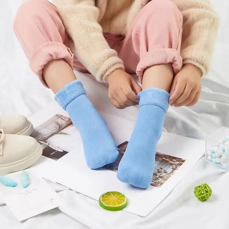 踩在脚下的暖宝宝？穿上1秒暖5℃的雪地袜，循环锁温，透气不臭脚