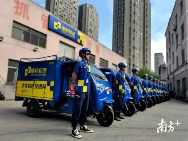 双十一堆成山的快递如何派件？东莞快递人这样做！